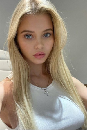 Escort girl крошка